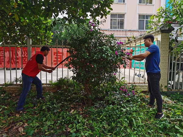 2020.7.30开展南秀河清理整治工作2