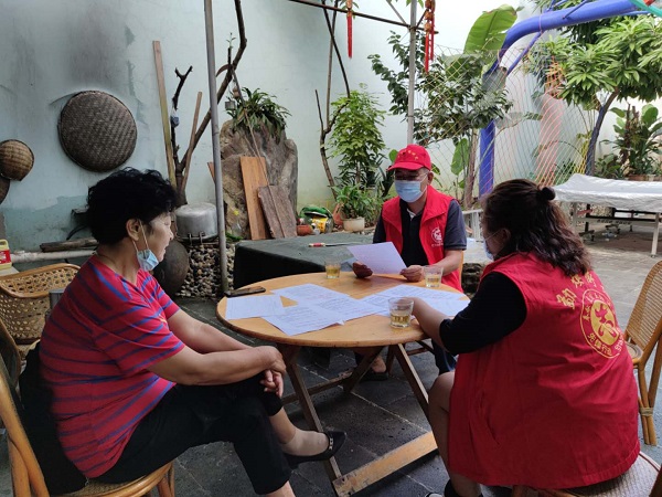 2020.9.28党员进社区开展疫情防控入户宣传工作