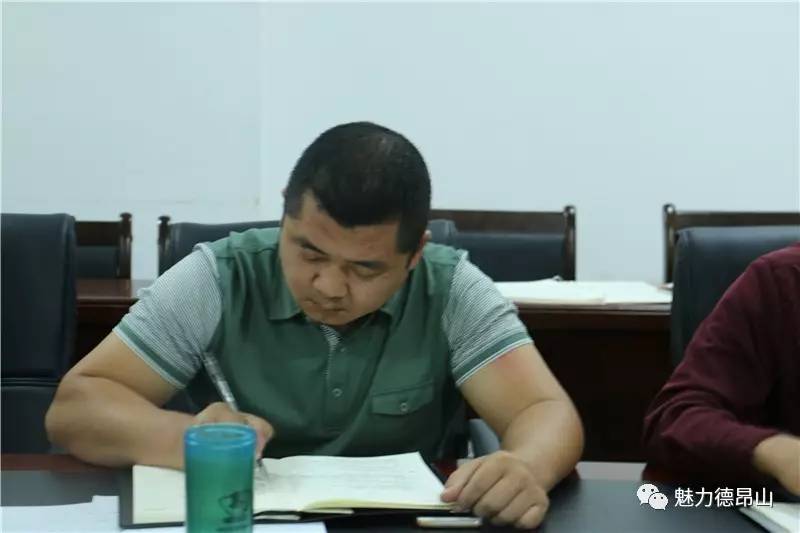 乡党委委员、纪委书记孔连强