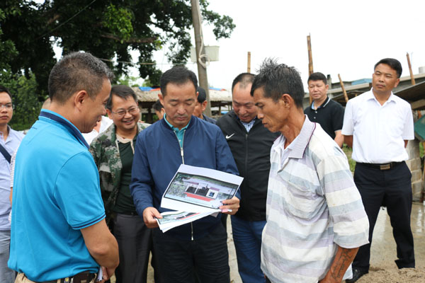 6月12日，芒市委副书记、市政府党组书记毛晓到遮放镇调研