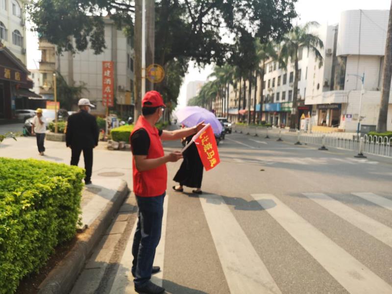 4月1日 开展“礼让斑马线 文明我接力”文明实践活动1jpg