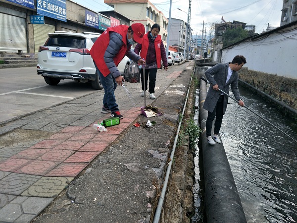 2021年2月9日组织开展春节期间爱国卫生专项整治工作图片8