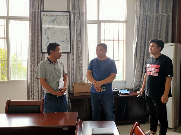 2021年5月22日 副市长赵明快调研芒市防震减灾局18