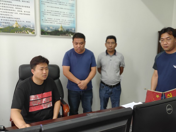 2021年5月22日 副市长赵明快调研芒市防震减灾局19