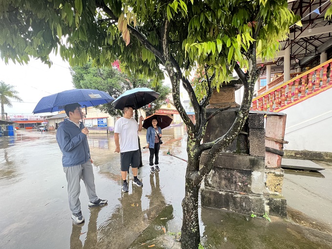 6月26日文化站人员到辖区文物点开展汛期文物安全巡查