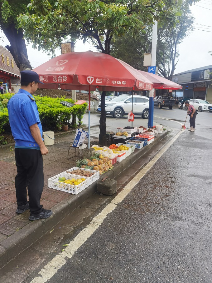 6.24市综合执法局，风平派出所，风平执法队联合整治占道经营