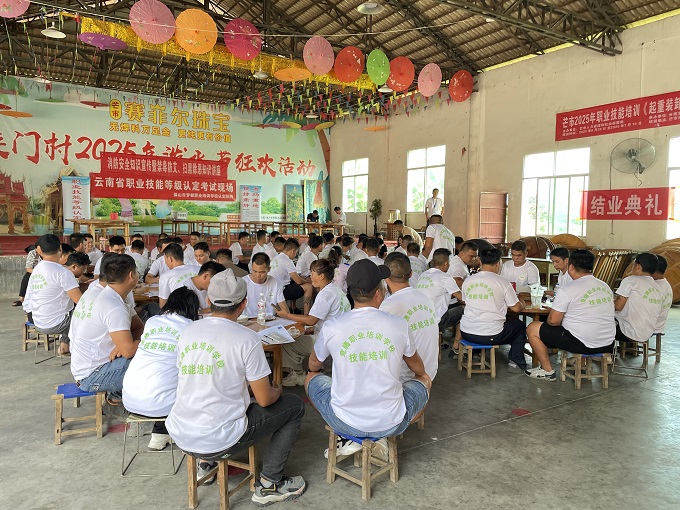 7.10党群服务中心到崃门村查看技能培训