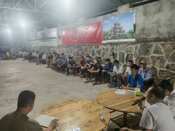 8月14日综合保障和技术服务中心到芒里党良开展林业政策法规宣传