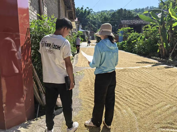 8月26日经济发展办、自然资源所到团结村、芒里村核实宅基地