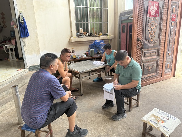 9.9党群服务中心到和谐村开展低保入户调查工作。