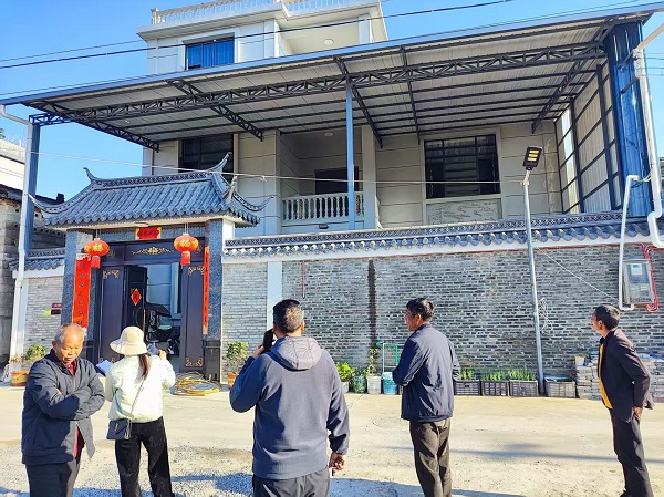 12.11经济发展办和自然资源所到村核实农村宅基地和房屋验收