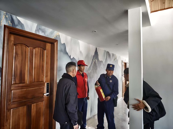 1.20镇经济发展办，综合执法队，消防队，联合到辖区检查高层建筑