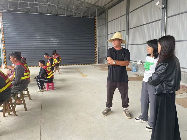党群服务中心查看技能培训现场情况