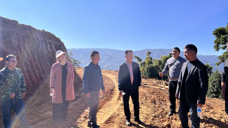 实地查看“坡改梯” (1)